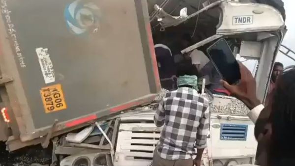 చేవెళ్ల వద్ద హైదరాబాద్- తాండూర్ TGSRTC బస్సు నుజ్జునుజ్జు- 18 మంది స్పాట్ డెడ్
