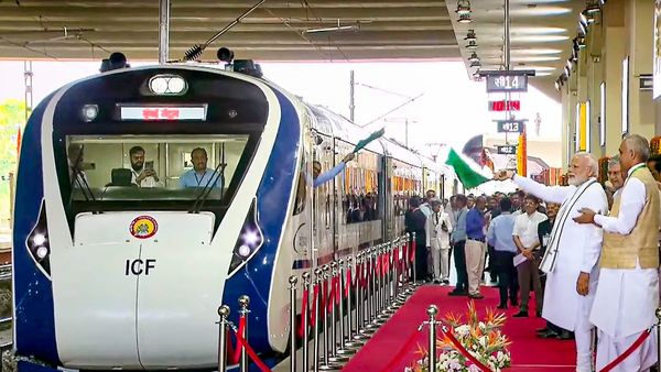 శుభవార్త.. ఎల్లుండి ఈ రూట్లలో ప్రధాని మోదీ ప్రారంభించనున్న 4 వందేభారత్ రైళ్ళు!