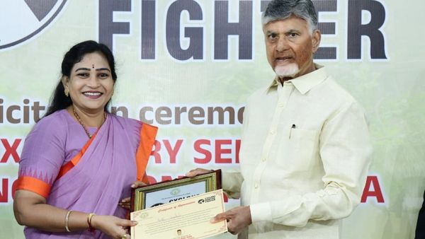 ఉబ్బి తబ్బిబ్బైన హోంమంత్రి వంగలపూడి అనిత