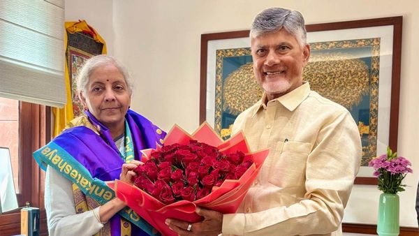 కేంద్ర మంత్రులతో చంద్రబాబు భేటీ, కీలక ప్రతిపాదనలు..!!