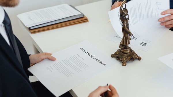 దంపతుల విడాకులపై హైకోర్టు సంచలన తీర్పు..!!