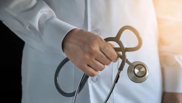 ఏపీలో వారికి దిమ్మతిరిగే షాక్ ఇచ్చిన చంద్రబాబు.. విధుల నుండి తొలగిస్తారా?