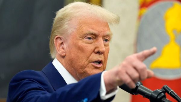 డొనాల్డ్ ట్రంప్ సడన్ భారీ షాక్: వీసా, ఇమ్మిగ్రేషన్ రద్దు