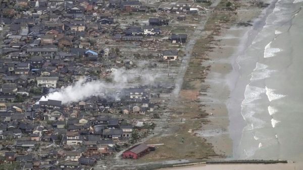 భారీ భూకంపం: తూర్పు తీరం విలవిల- సునామీ అలలు