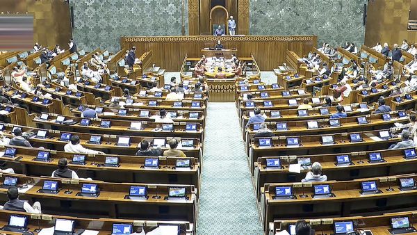 'జీ రామ్ జీ' బిల్లుకు లో‌క్ సభ ఆమోదం: పార్లమెంట్‌లో రచ్చ రచ్చ!