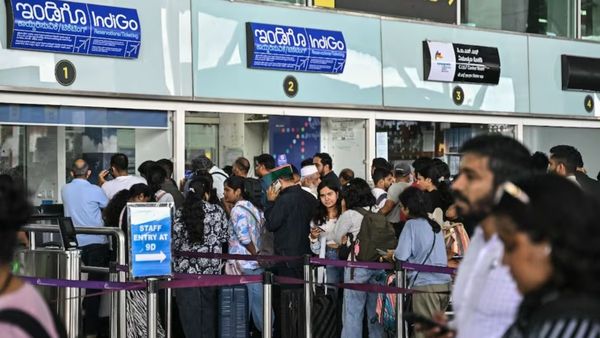 కేంద్రం సంచలనం- విమాన ఛార్జీలు భారీగా తగ్గింపు