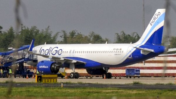 భారీగా విమానాలు రద్దు: ఎయిర్‌పోర్టులలో గందరగోళం.. కారణమిదే!