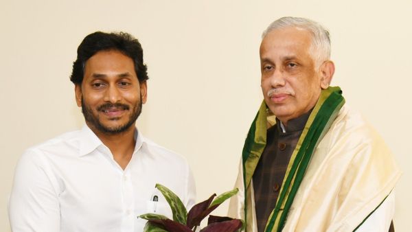  జగన్ కీలక నిర్ణయం, ముఖ్య నేతలకు పిలుపు - గవర్నర్ తో భేటీ..!!