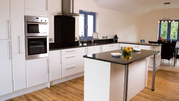 వంటగదిలో ఈ తప్పులు చేస్తున్నారా...? అయితే దరిద్రం పొమ్మన్న పోదు