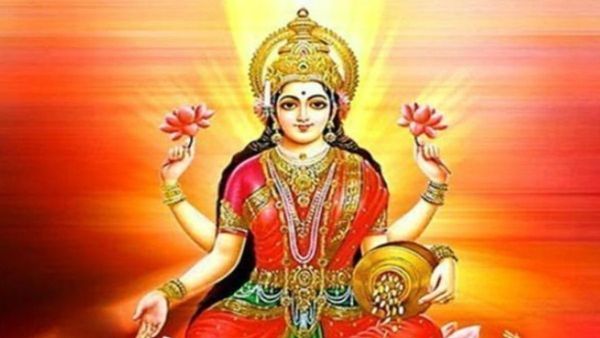 ఇంట్లో ఎలాంటి లక్ష్మీదేవి ఫొటోలను పూజించాలో తెలుసా- ఈ తప్పులు చేస్తే సంపద ఆవిరి..