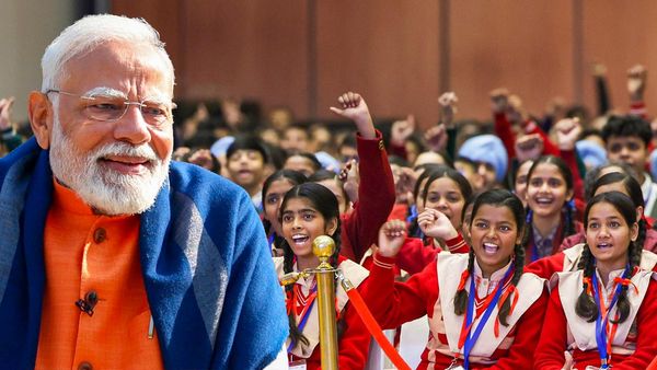 ప్రధాని మోదీతో నేరుగా మాట్లాడాలంటే - విద్యార్ధులు, పేరెంట్స్ కు అరుదైన ఛాన్స్..!!