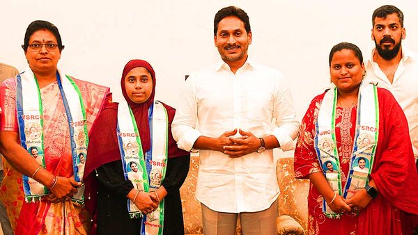 టీడీపీలోకి వచ్చిన నేతలు తిరిగి వైసీపీలోకి, మారుతున్న లెక్కలు..!!