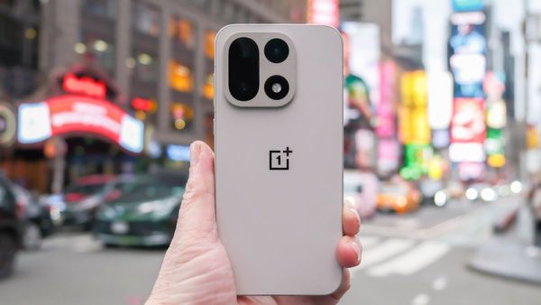 అదిరిపోయే ఫీచర్లతో 