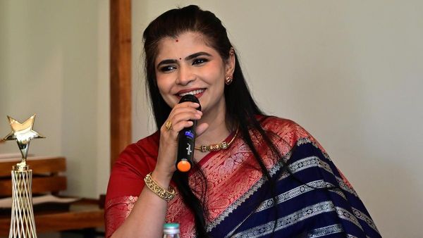 మార్ఫింగ్ ఫోటోలపై చిన్మయి షాకింగ్ కౌంటర్.. పచ్చి బూతులంటూ !!