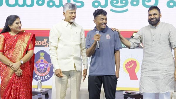 దటీజ్ పవన్ కళ్యాణ్.. కానిస్టేబుల్ అభ్యర్ధి విన్నపానికి ఆన్ స్పాట్ యాక్షన్ !!