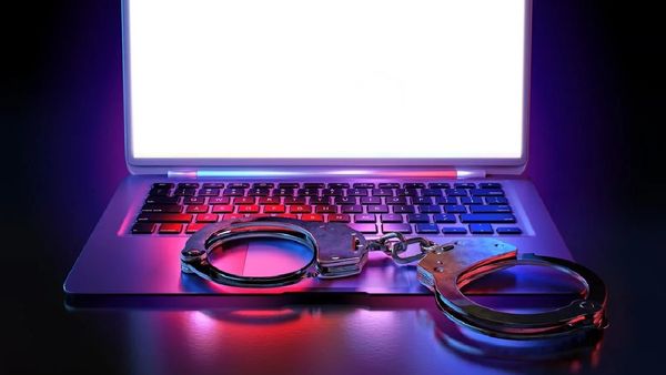 హైదరాబాద్‌లో డిజిటల్ అరెస్ట్ పేరుతో రూ.1.95 కోట్లు స్వాహా..!