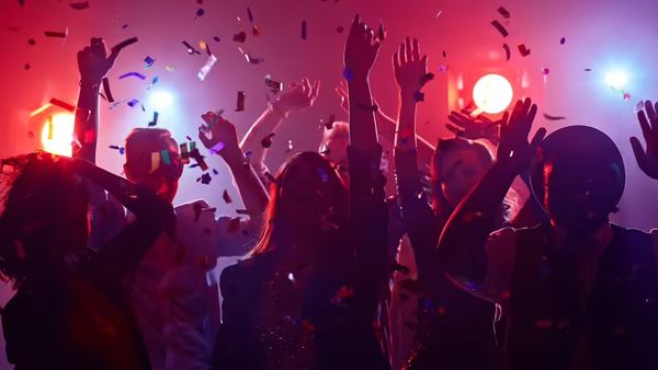 బట్టలు లేకుండా కొత్త ఏడాది వేడుకలు.. ఎక్కడంటే ??