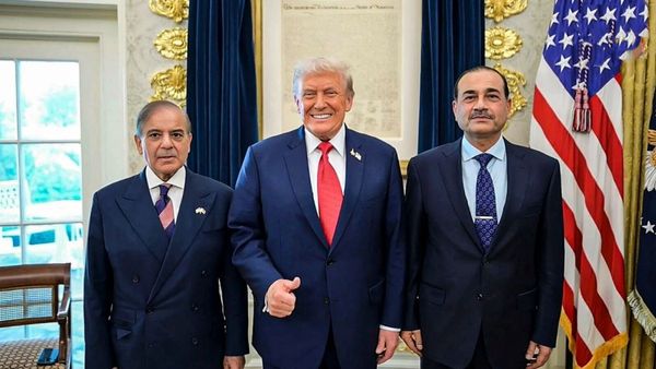 పాక్ కు అమెరికా ఇయర్ ఎండ్ గిఫ్ట్.. భారత్ కు పెద్ద షాకే..!