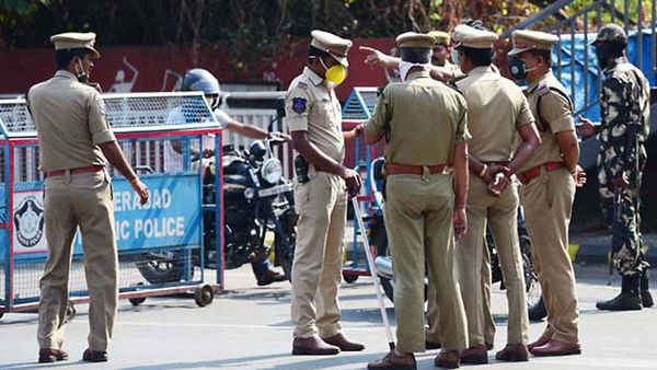 పోలీసు శాఖలో కొలువుల జాతర - ఒకే సారి 14 వేల పోస్టుల భర్తీ, నోటిఫికేషన్..!!