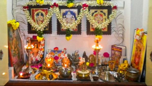 ఇంట్లో దేవుళ్ల చిత్రపటాలు ఉంచడంలో తీసుకోవాల్సిన జాగ్రత్తలు