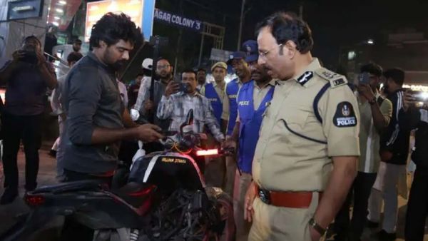 స్వయంగా రంగంలో దిగిన సజ్జనార్.. !!