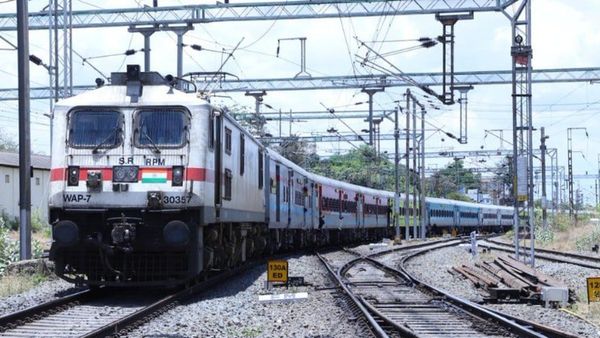 సికింద్రాబాద్ నుంచి ప్రత్యేక రైలు- ఏపీలో హాల్ట్ స్టేషన్లు: ఈ రూట్ లో