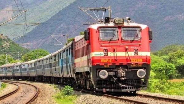 చర్లపల్లి నుంచి ప్రత్యేక రైళ్లు- హాల్ట్ స్టేషన్లు: నేటి నుంచే బుకింగ్