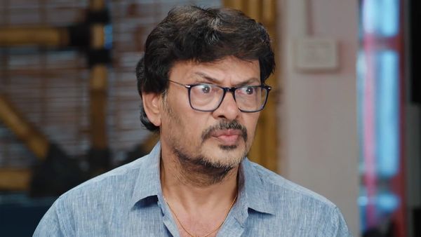 Karthika deepam 2 December 19th:రక్తపు వాంతి చేసుకున్న సుమిత్ర..శ్రీధర్ అరెస్ట్..!!