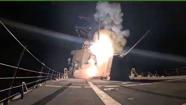 ఉగ్రవాద స్థావరాలపై భీకర దాడులకు దిగిన అమెరికా.. వారికి ట్రంప్ వార్నింగ్!