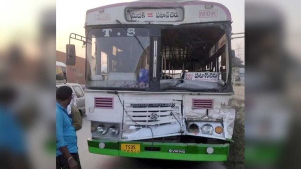 టిప్పర్ ను ఢీకొట్టిన ఆర్టీసీ బస్సు.. 22 మందికి గాయాలు.!