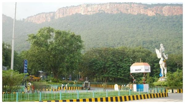 తిరుమలలో వైకుంఠ ద్వార దర్శనం పొందే అదృష్టవంతులు ఎవరో- 24 లక్షల రిజిస్ట్రేషన్లు