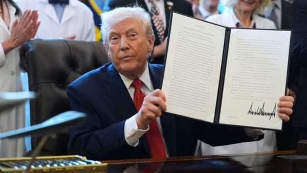 నో డెడ్ లైన్: డొనాల్డ్ ట్రంప్ ఖాతాలో ఇంకొకటి.. !!