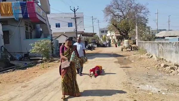 ఇంత భక్తా.. 5 కి.మీ. సాష్టాంగ నమస్కారం చేస్తూ గుడికి వెళ్లిన దంపతులు