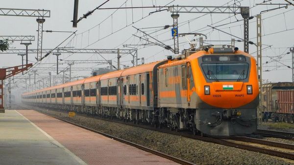 శ్రీకాకుళంతో పాటు ఆ జిల్లావాసులు ఉబ్బితబ్బిబ్బయ్యే వార్త.. ఆ అమృత్ భారత్ రైళ్ళ హాల్టింగ్!