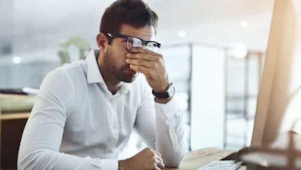 Corporate Layoffs: కార్పొరేట్ కాస్ట్ కటింగ్‌లో నలిగిపోతున్న 40ల తరం