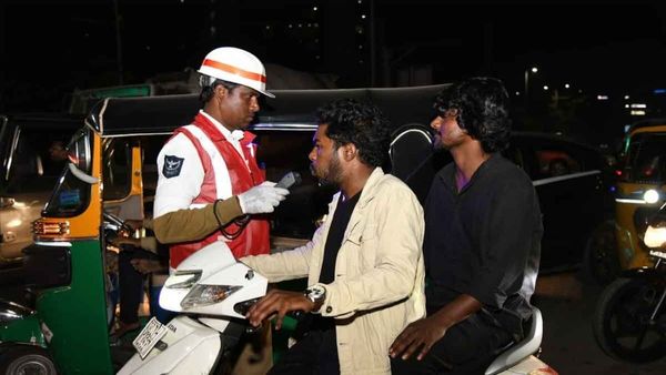 మద్యం తాగి పట్టుబడితే ఆఫీసులకు, కాలేజీలకు లేఖలు..!!