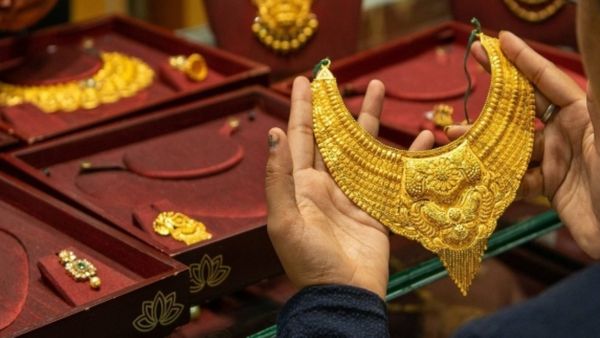 మోత మోగిస్తోన్న బంగారం ధరలు.. !!