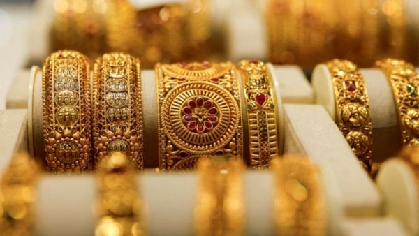 ఊహకు అందని విధంగా బంగారం ధరలు.. రోజురోజుకూ