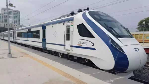 తెలుగు రాష్ట్రాల్లోని వందే భారత్ ప్రయాణికులకు అదిరే న్యూస్..