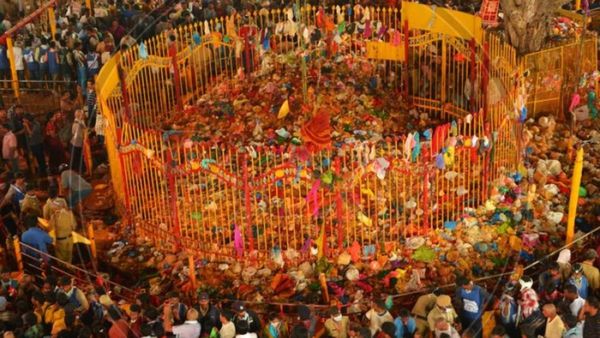 మేడారం సమ్మక్క సారలమ్మ జాతర చరిత్ర.. ఆశ్చర్యకర విషయాలు!