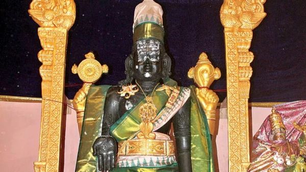 తిరుమల శ్రీవారి మేల్‌చాట్, ఉల్చాట్ వస్త్రాల ఈ వేలం.. అసలేమిటీ మేల్‌చాట్ వస్త్రాలు? 