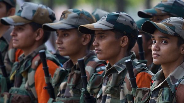 మహిళా గ్రాడ్యుయేట్లకు ఇండియన్ ఆర్మీ గుడ్ న్యూస్.. భారీ జీతంతో జాబ్స్ !!