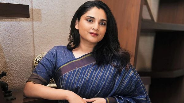 మగాళ్లను వీధి కుక్కలతో పోల్చిన స్టార్ హీరోయిన్.. జైల్లో వేయాలంటూ !!