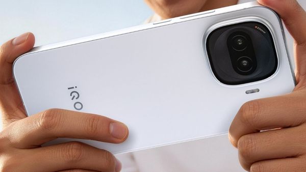 కళ్లు చెదిరే ఫీచర్స్‌తో iQOO కొత్త ఫ్లాగ్‌షిప్ స్మార్ట్‌ఫోన్ లాంఛ్.. ఎంతంటే ??