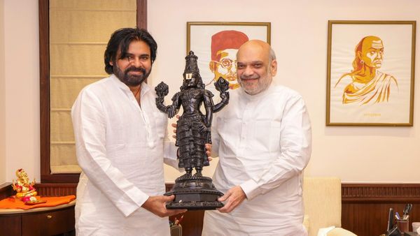 అమిత్ షా తో పవన్ కీలక భేటీ - 'మెగా' డెసిషన్..!!