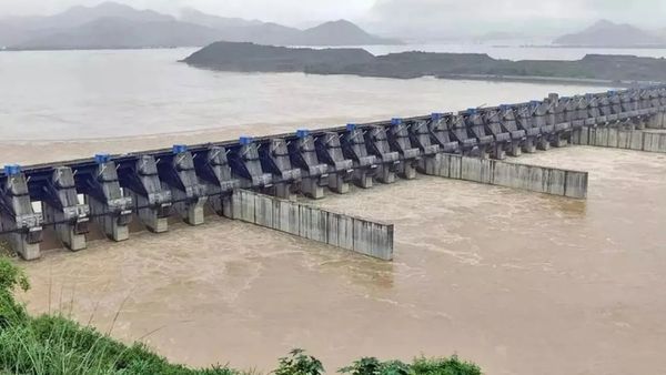 గొడవలొద్దు.. కలిసి అభివృద్ధి చేసుకుందాం.. తెలంగాణాకు మంత్రి నిమ్మల పిలుపు