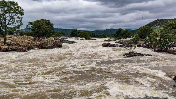 బంగాళాఖాతంలో అల్పపీడనం: 9 నుంచి రెండు రాష్ట్రాలకు భారీ వర్షాలకు ఛాన్స్