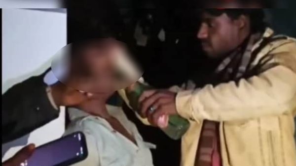 అమానుషం: యువకుడికి మూత్రం తాగించి, నగ్నంగా ఊరేగించి చిత్రహింసలు!