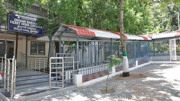 టికెట్ల జారీలో TTD భారీ మార్పులు: నో ఆఫ్‌లైన్..!!