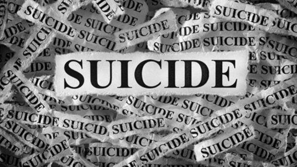 ఏపీలో విషాదం.. లోన్ రికవరీ ఏజెంట్ల వేధింపులకు వ్యక్తి ఆత్మహత్య !!
